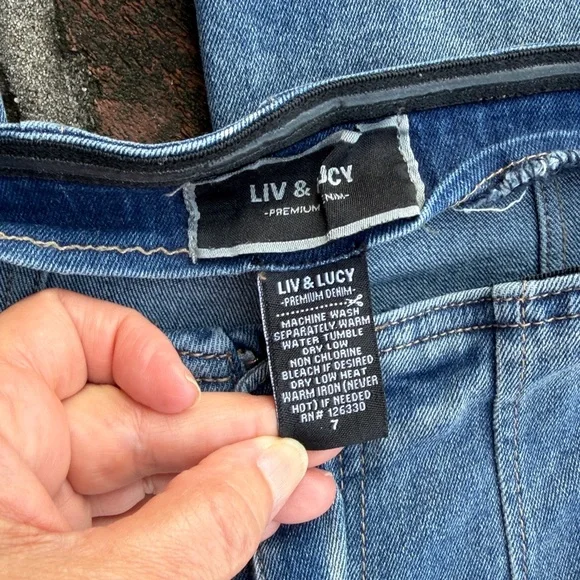 Liv & Lucy medium wash flare jeans size 7 - Picture 2 of 6